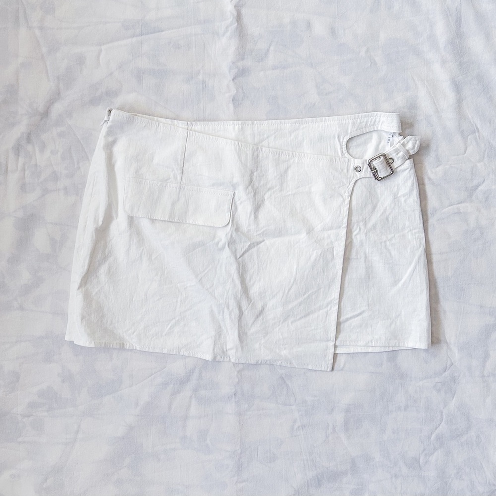 White Fox Chosen One Mini Skirt - BRAND NEW! (Size: L)